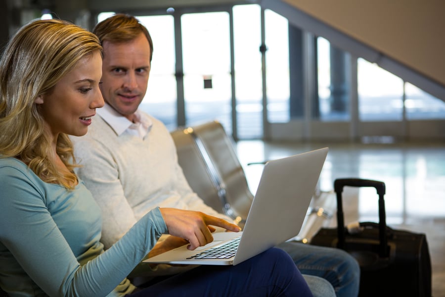 travel agent couple working while traveling 